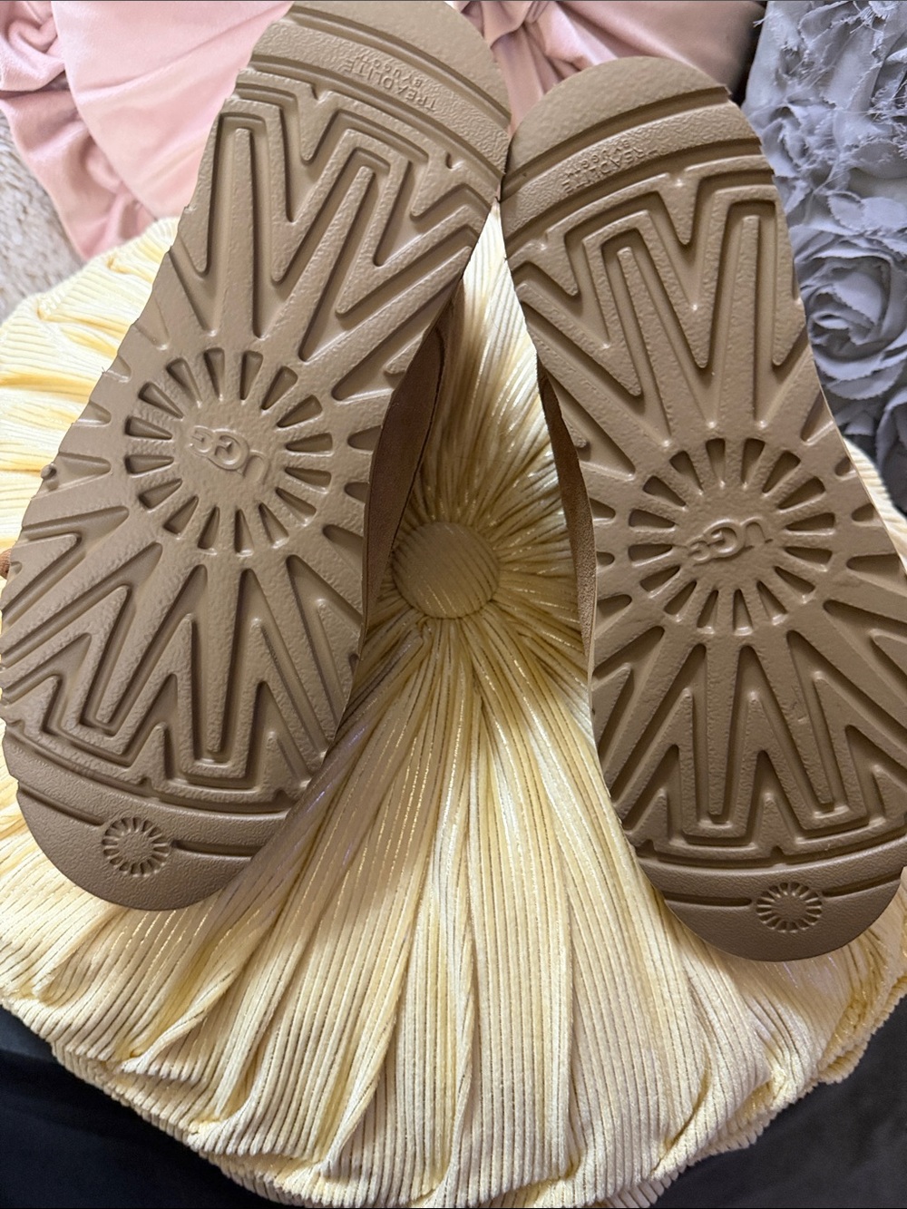UGG Bethany Boot - Picture 3 of 4